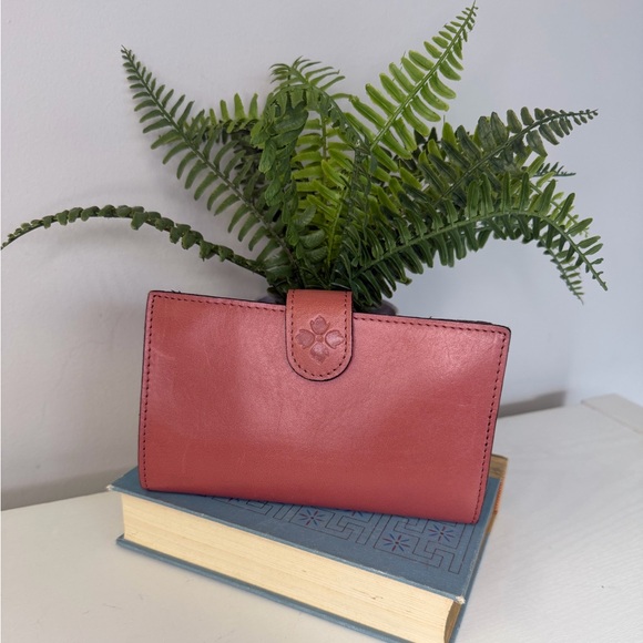 Patricia Nash Handbags - NWOT Patricia Nash Linnet Wallet in Dusty Pink Leather